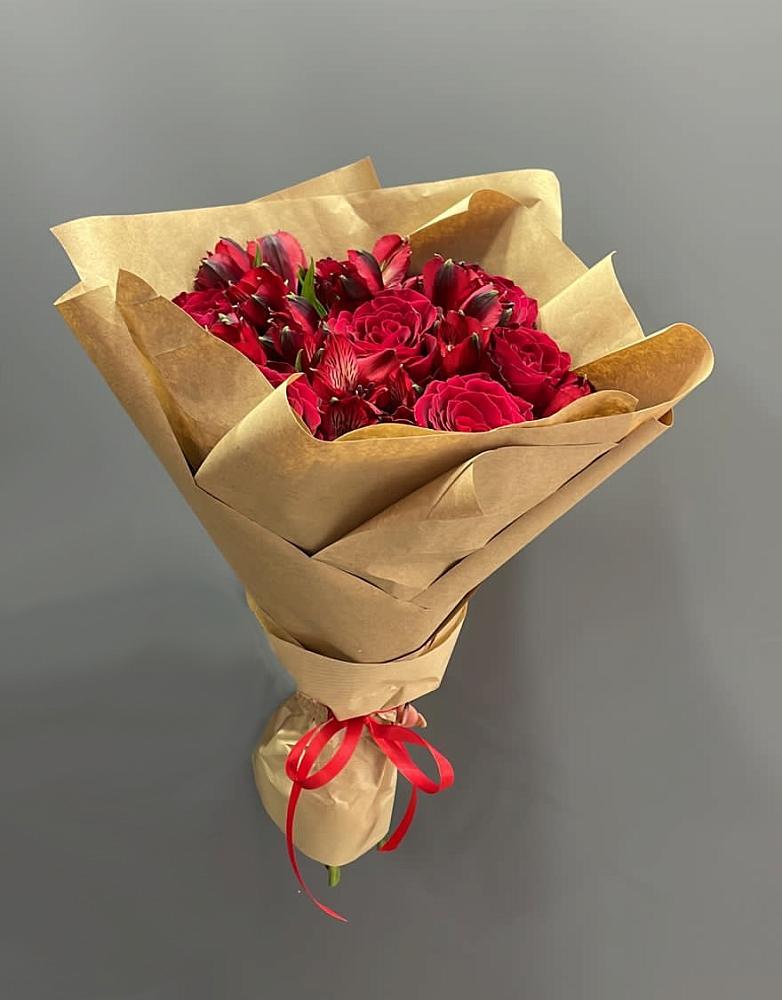 Букет цветов из: Альстромерии и Розы в Алзамае