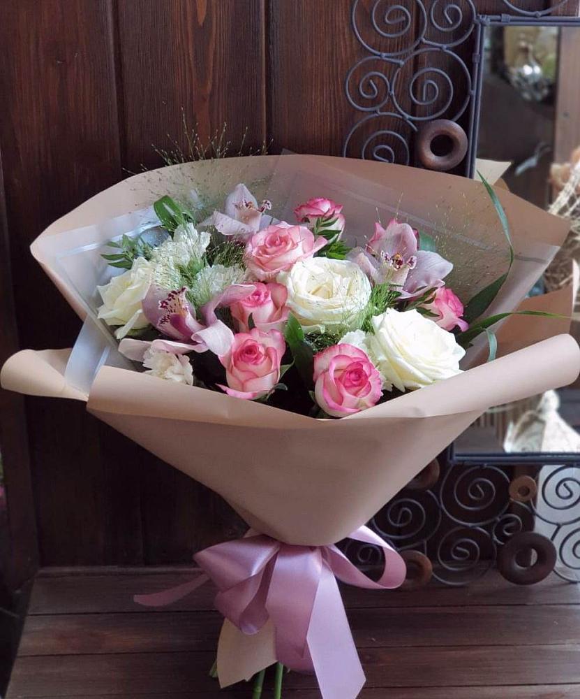 Букет майское утро в Алзамае Букет цветов из: Гвоздики, Орхидеи, Розы и Хризантемы в Алзамае