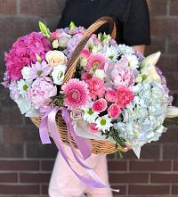 Композиция солнечный день в Алзамае Цветочная композиция из Розы, Хризантемы, Пионы и Лизиантусы в корзине в Алзамае