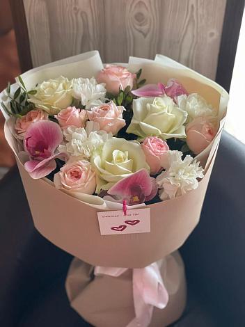 Букет цветов из: Орхидеи, Розы и Гвоздики в Алзамае