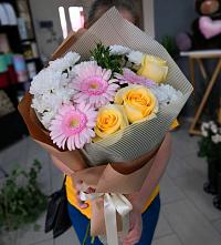 Букет цветов из:  Герберы, Розы и Хризантемы в Алзамае