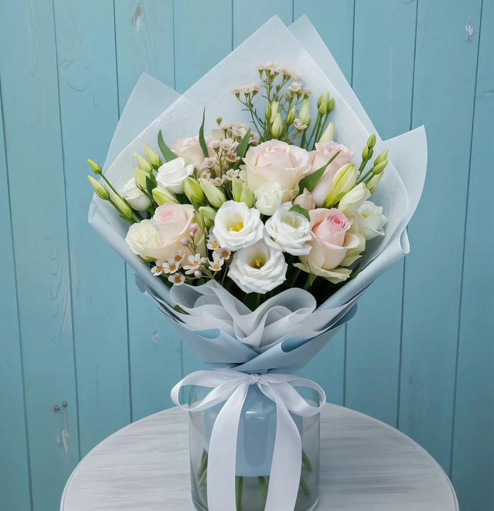 Букет цветов из: Розы и Лизиантусы в Алзамае