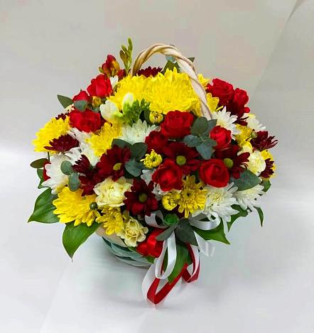 Цветочная композиция из Хризантемы и Розы в корзине в Алзамае