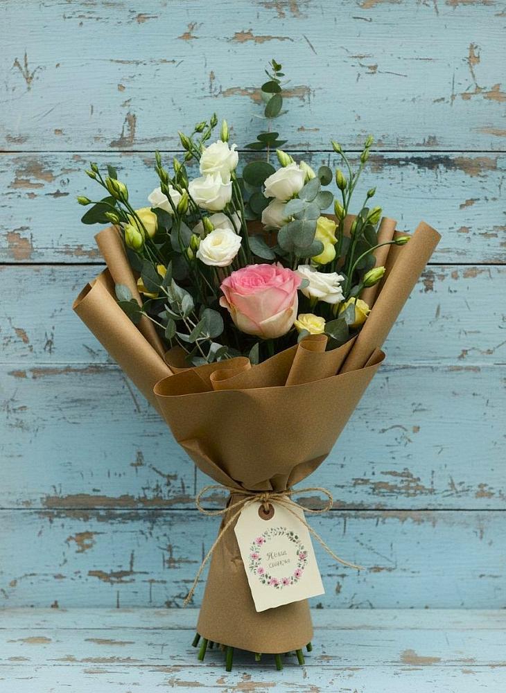 Букет цветов из: Розы и Лизиантусы в Алзамае