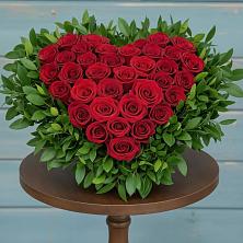 Цветочная композиция из Розы в виде сердца в Алзамае