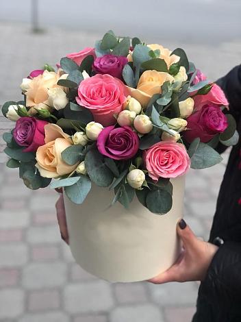 Цветочная композиция из Розы в шляпной коробке в Алзамае