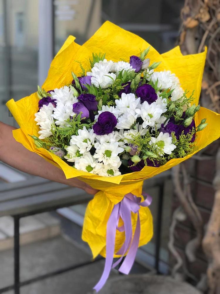 Букет цветов из: Ирисы, Хризантемы и Ромашки в Алзамае