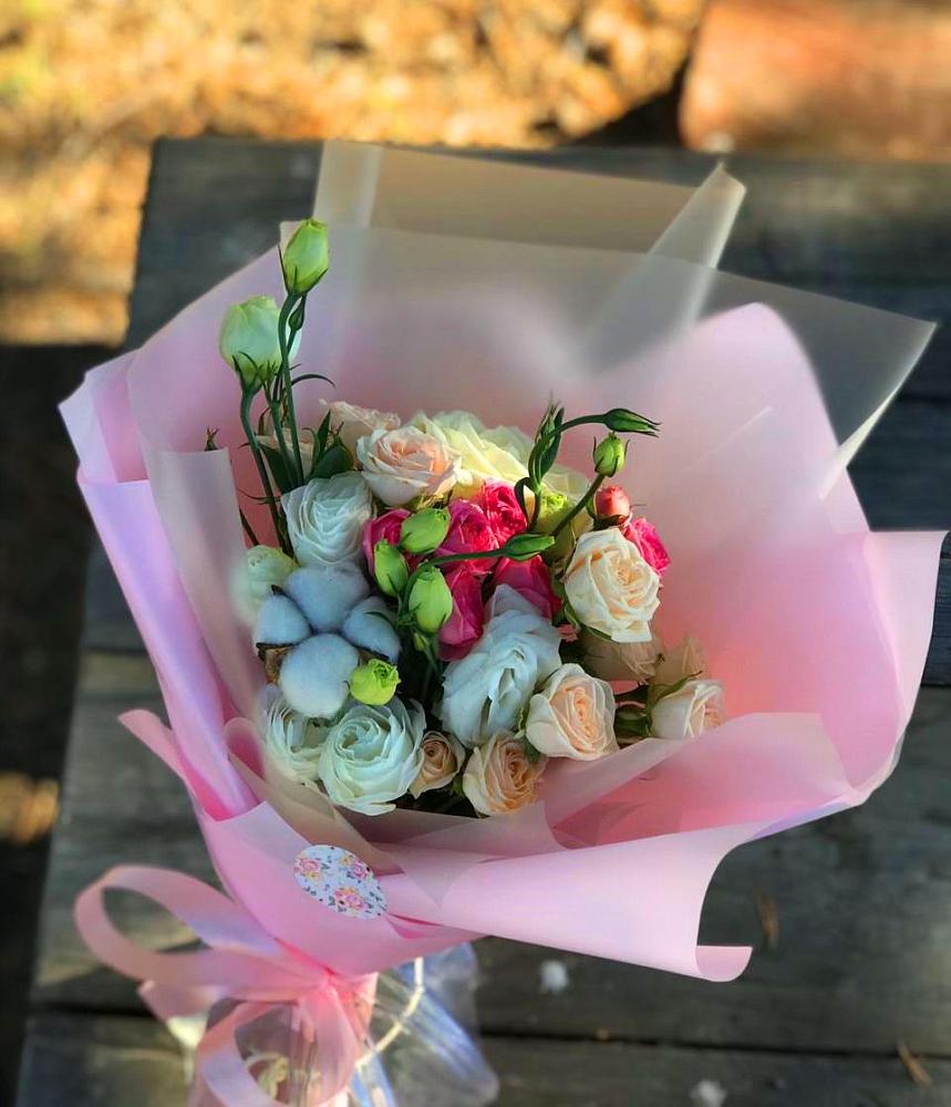 Букет цветов из: Розы и Лизиантусы в Алзамае