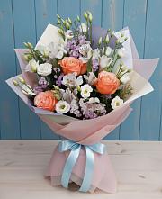 Букет цветов из:  Лизиантусы, Розы, Альстромерии и Гипсофила в Алзамае