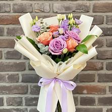 Букет цветов из:  Лизиантусы и Розы в Алзамае