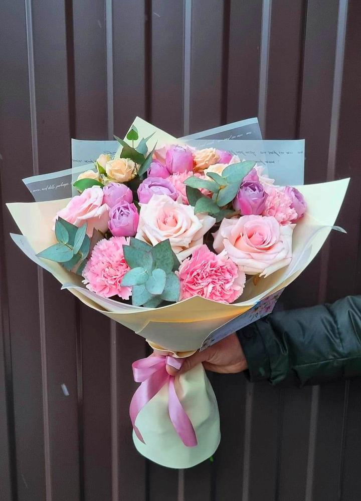 Букет Стихотворение в Алзамае Букет цветов из: Розы и Гвоздики в Алзамае
