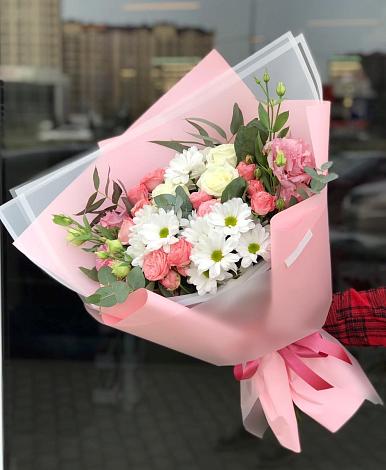 Букет цветов из: Розы, Лизиантусы и Хризантемы в Алзамае
