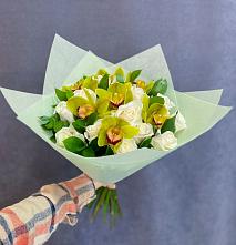 Букет цветов из:  Орхидеи и Розы в Алзамае