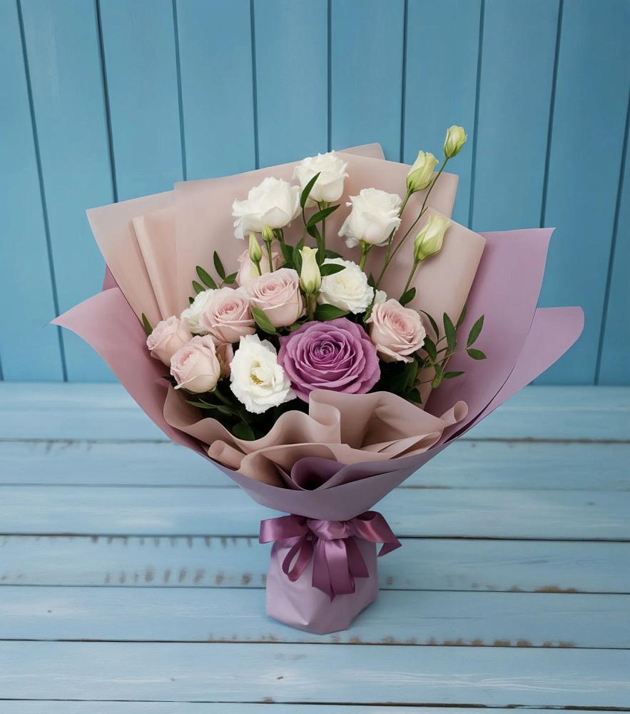 Букет цветов из: Розы и Лизиантусы в Алзамае